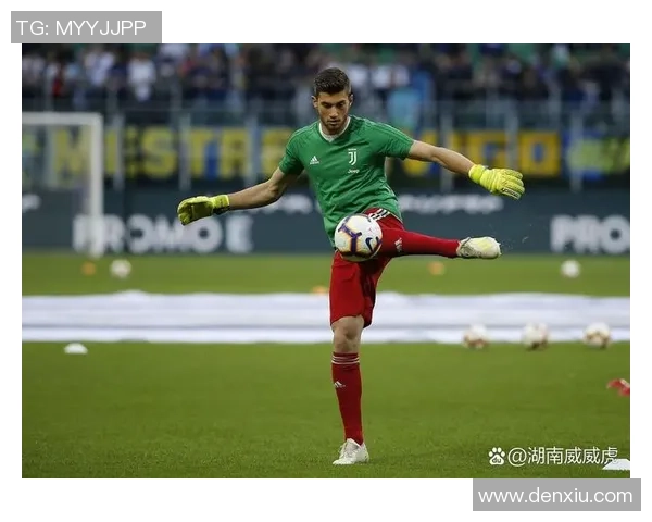 当红足球球星在训练场邂逅昔日并肩作战的老队友再度引发热烈关注